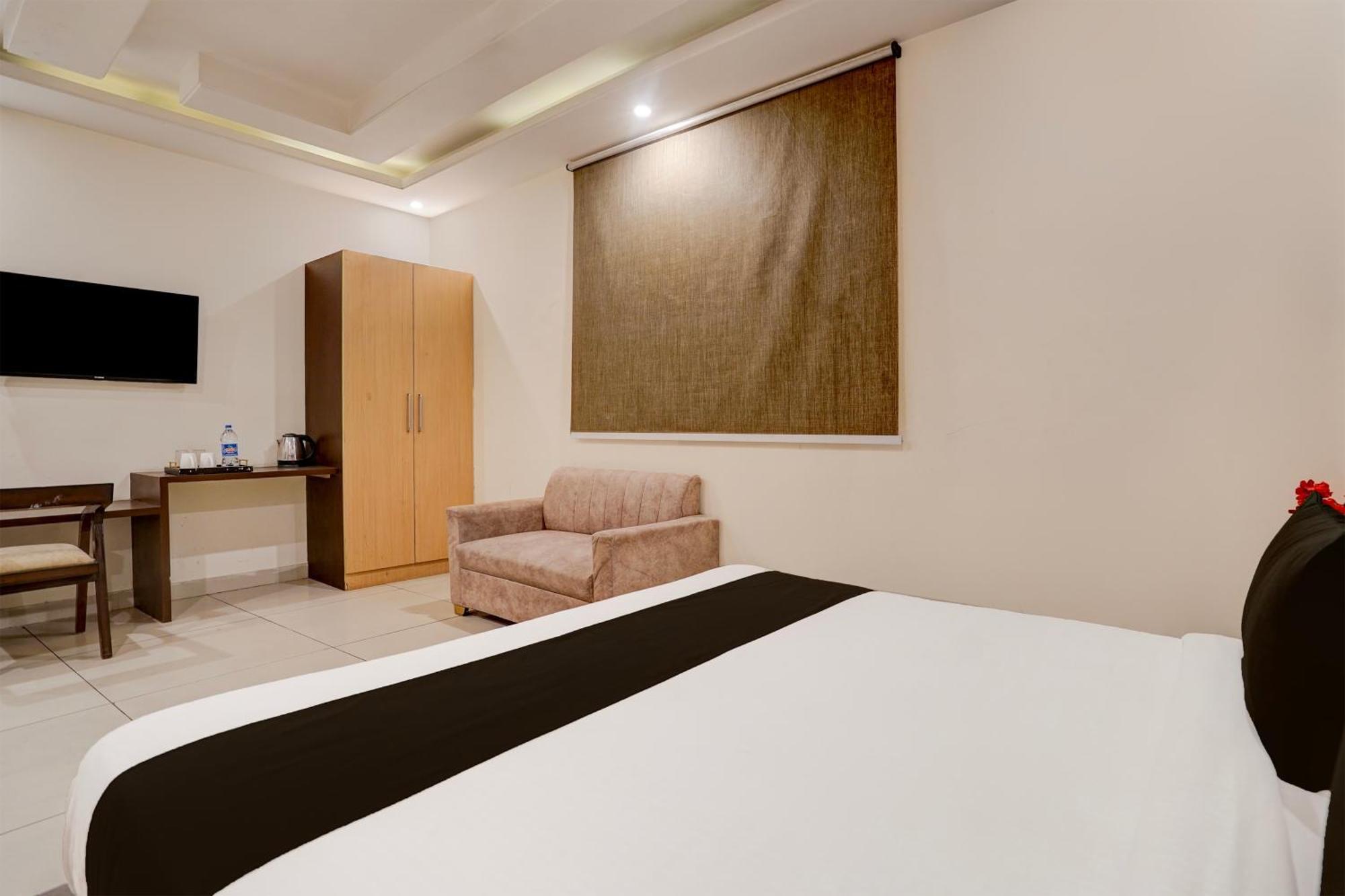 Super Townhouse Airport Road Delhi Hotel New Delhi Eksteriør billede