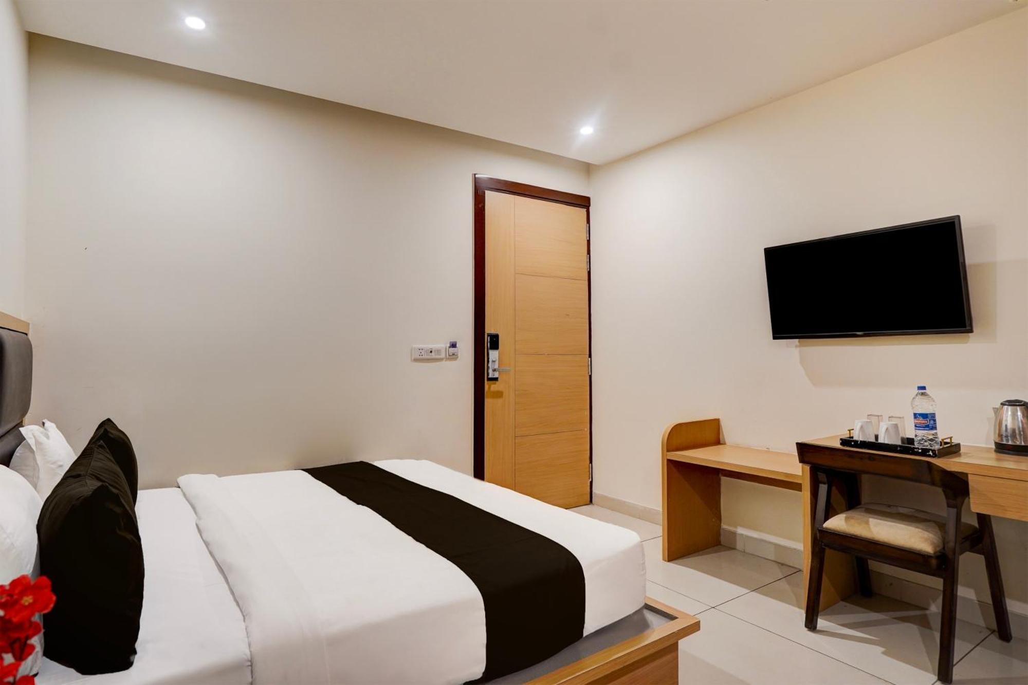 Super Townhouse Airport Road Delhi Hotel New Delhi Eksteriør billede